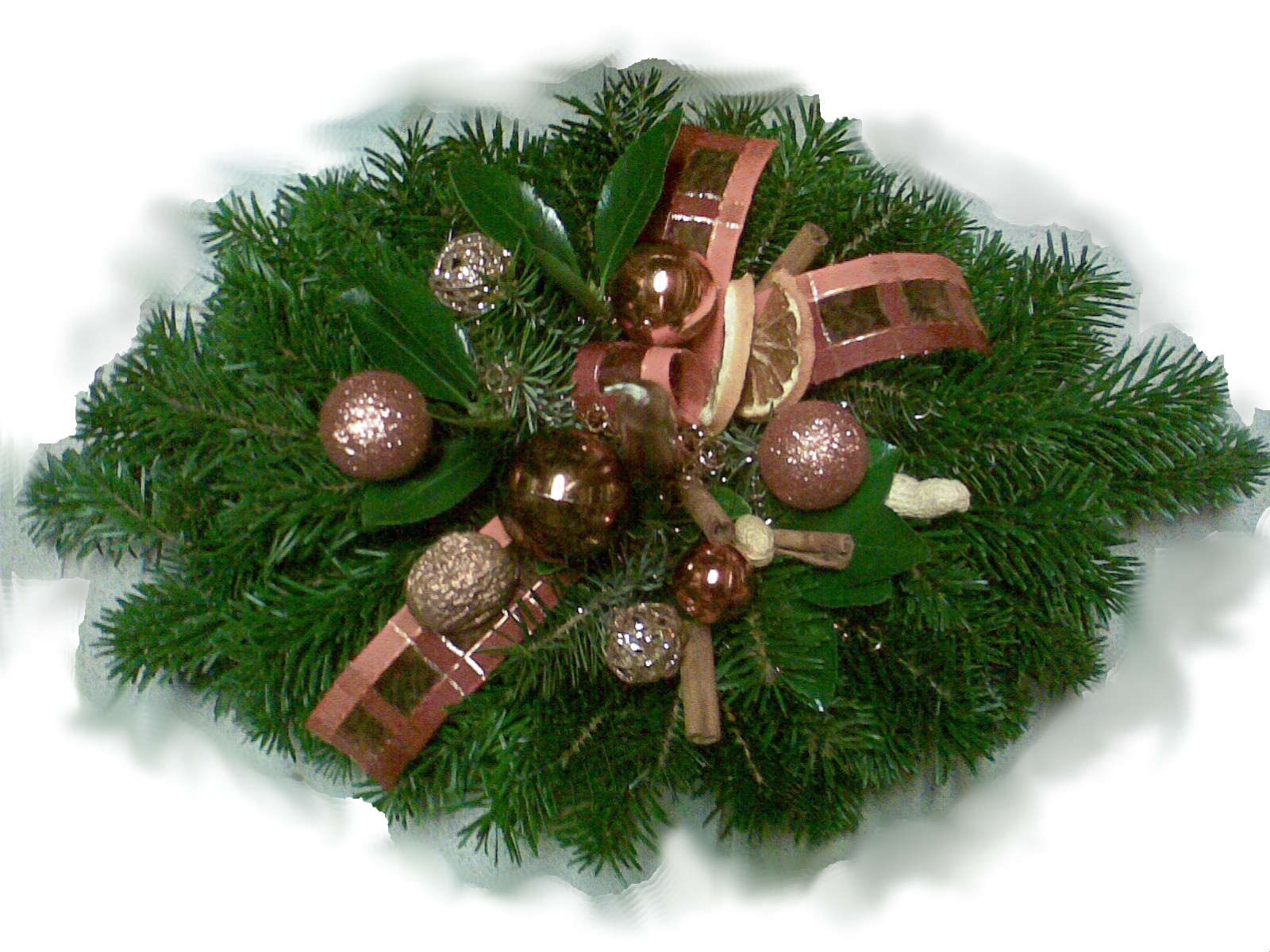 Medenooranžový oválny vianočný aranžmán