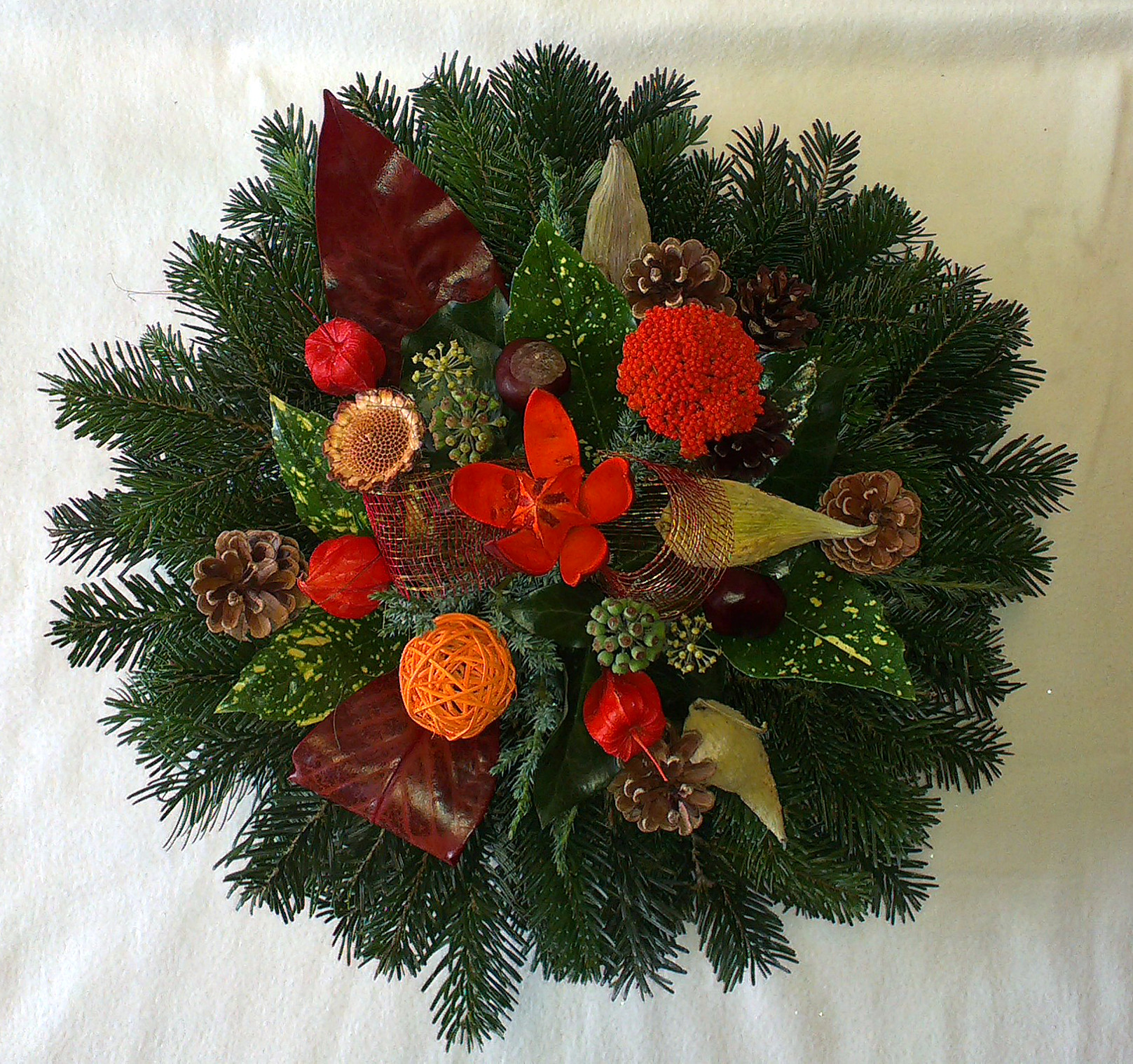 Oranžovobordový okrúhly aranžmán